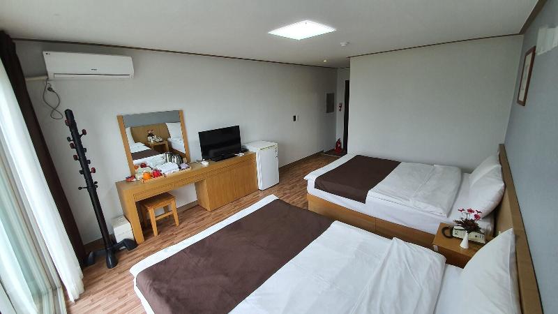 Blue Hawaii Hotel image