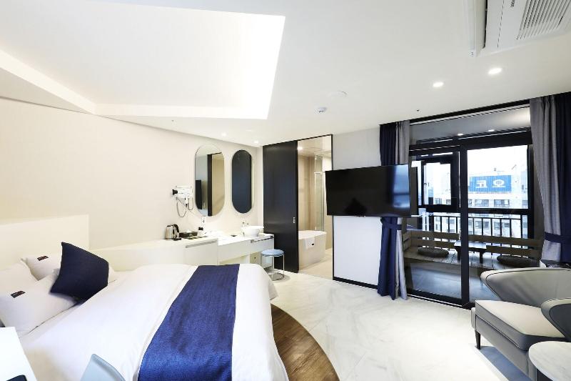 Hotel Aria image