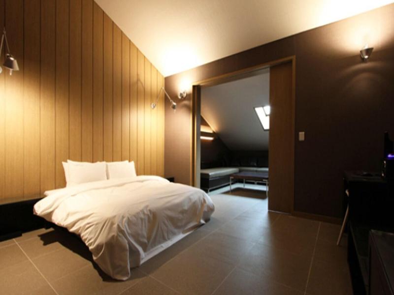 Valentine Hotel image