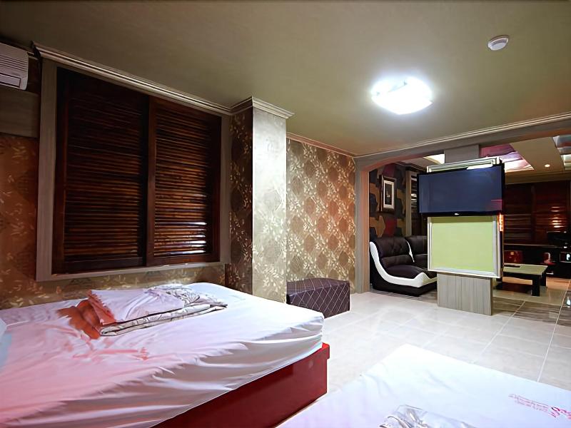 Brown Hotel image
