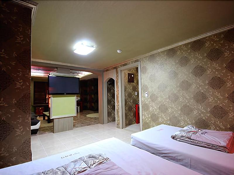 Brown Hotel image