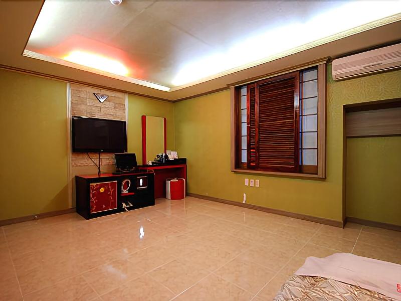 Brown Hotel image