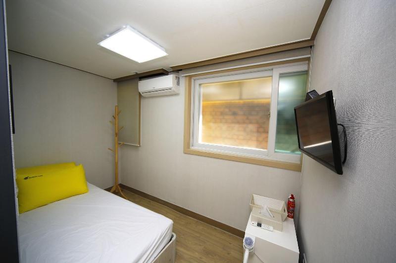 24 Guesthouse Seoul Cheongryangri image