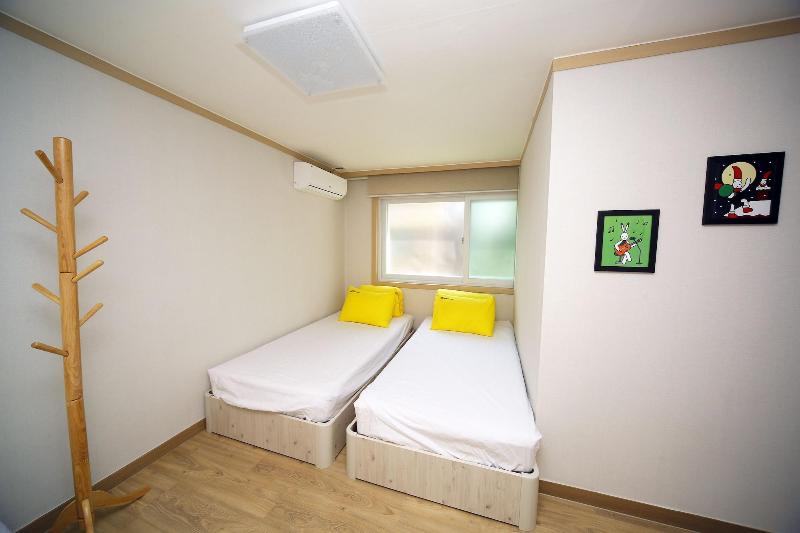 24 Guesthouse Seoul Cheongryangri image