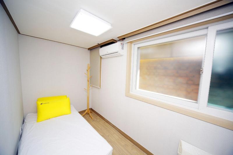 24 Guesthouse Seoul Cheongryangri image