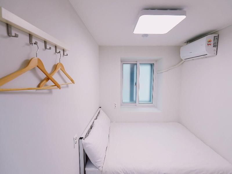 Fully Hong Hostel Insadong image