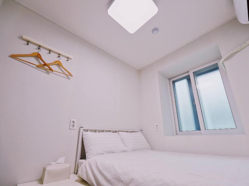 Fully Hong Hostel Insadong image
