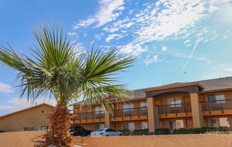 Budget Inn - Image 3