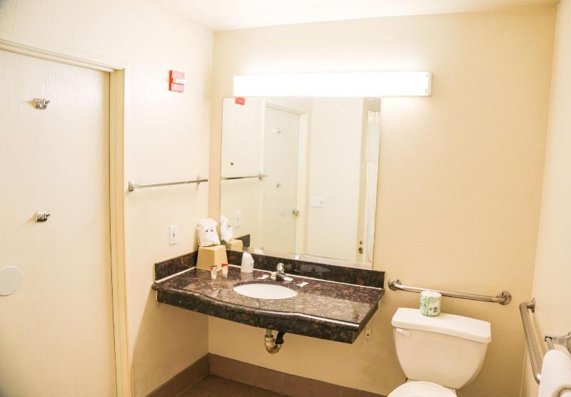 Budget Inn - Image 8