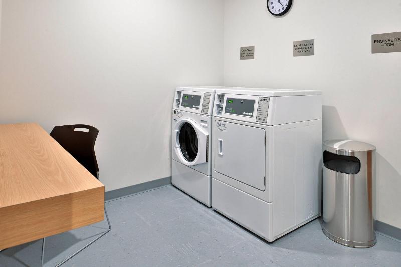 Fairfield Inn & Suites by Marriott Minneapolis Sha image