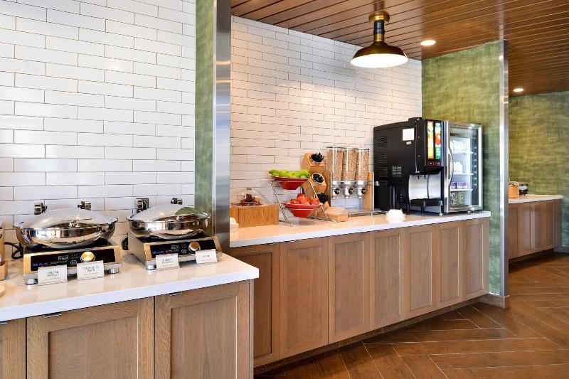 Fairfield Inn & Suites by Marriott Minneapolis Sha image