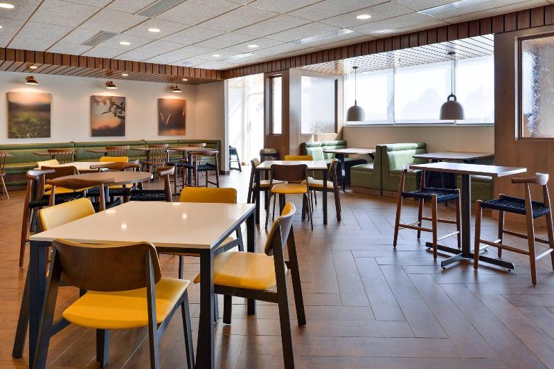 Fairfield Inn & Suites by Marriott Minneapolis Sha image