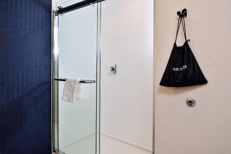 Fairfield Inn & Suites by Marriott Minneapolis Sha image