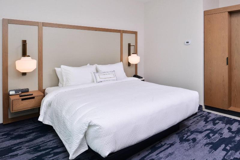 Fairfield Inn & Suites by Marriott Minneapolis Sha image