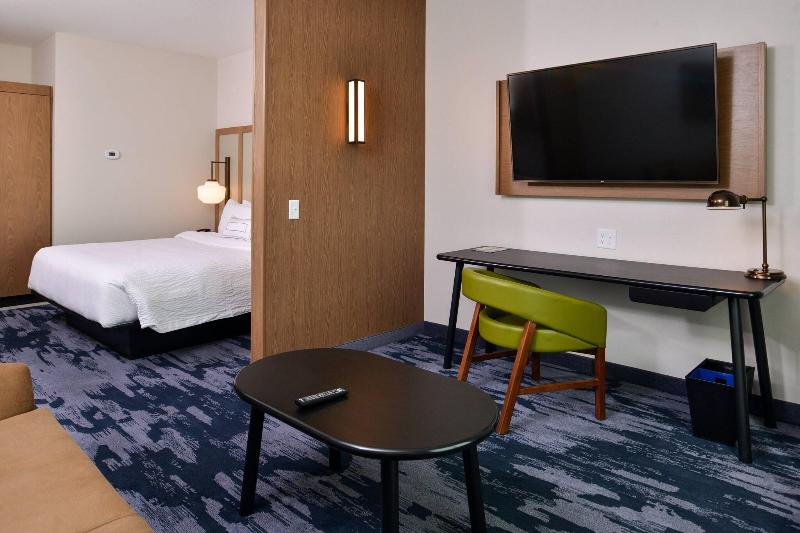 Fairfield Inn & Suites by Marriott Minneapolis Sha image