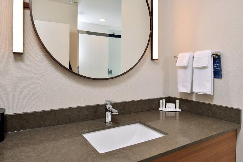Fairfield Inn & Suites by Marriott Minneapolis Sha image