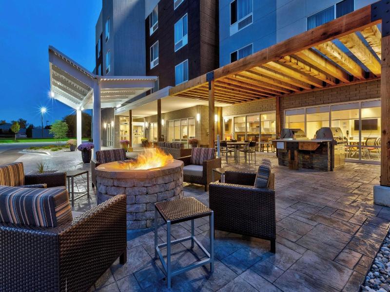 Towneplace Suites By Marriott Grand Rapids Airport