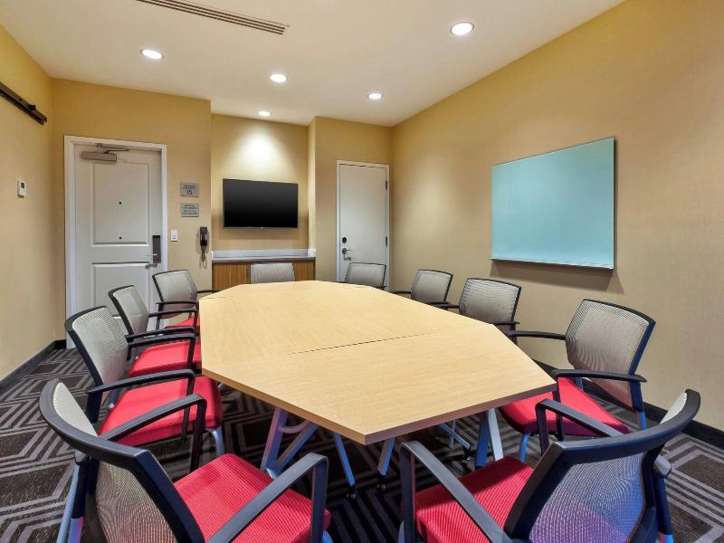 Towneplace Suites By Marriott Grand Rapids Airport