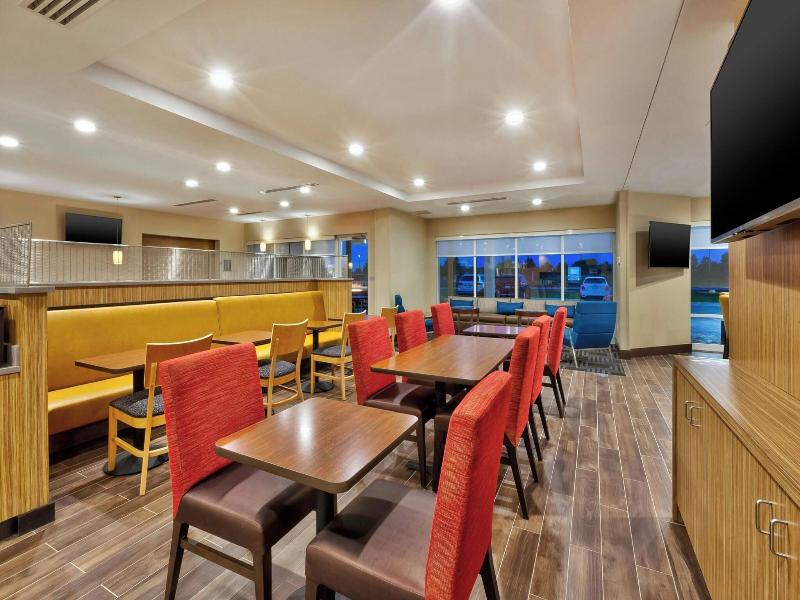 Towneplace Suites By Marriott Grand Rapids Airport