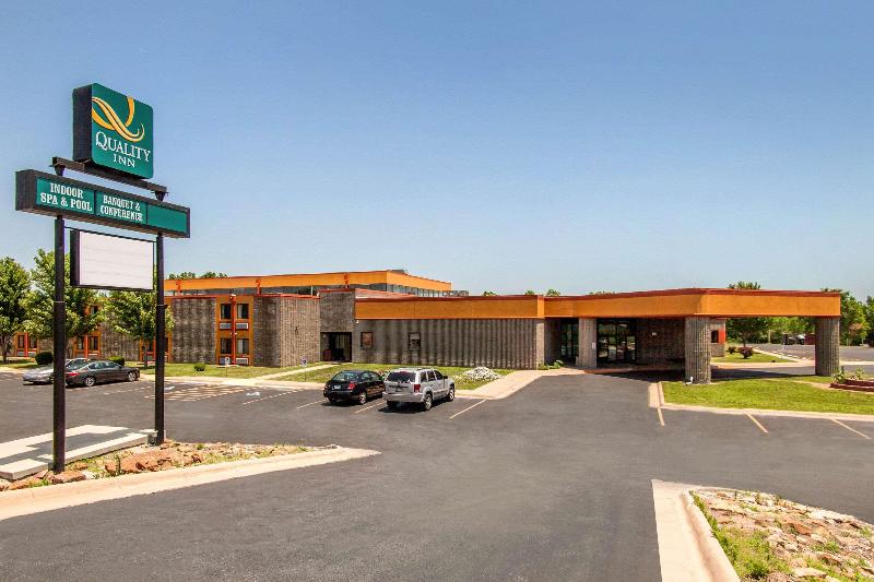 Quality Inn Arkansas City North image
