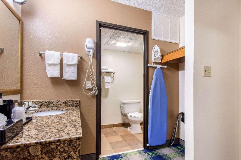 Quality Inn Arkansas City North image