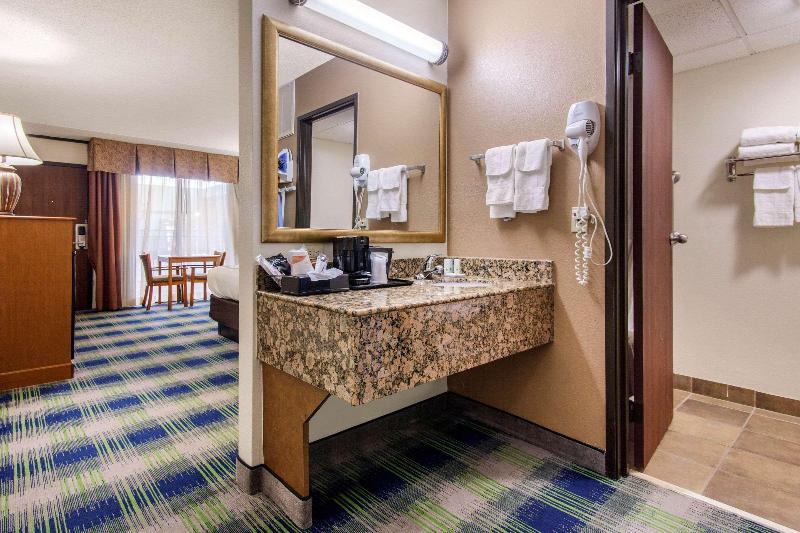Quality Inn Arkansas City North image