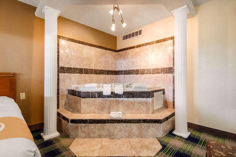 Quality Inn Arkansas City North image