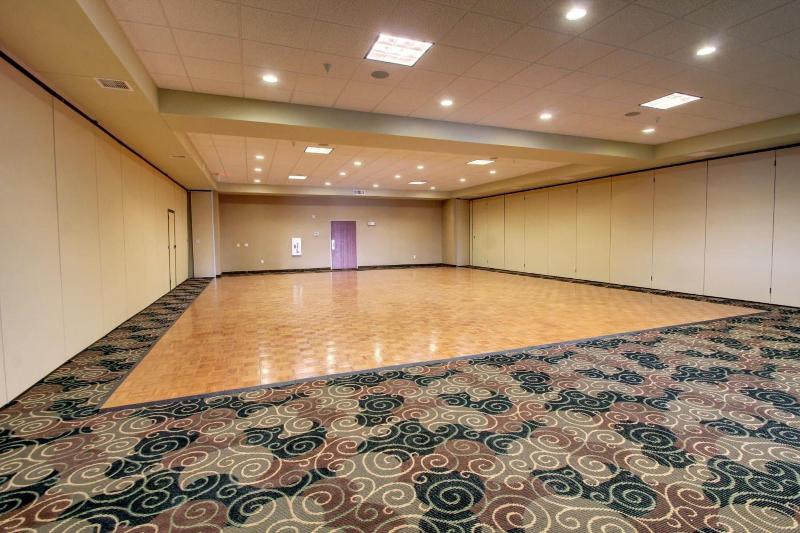 Cobblestone Inn & Suites - Bottineau image