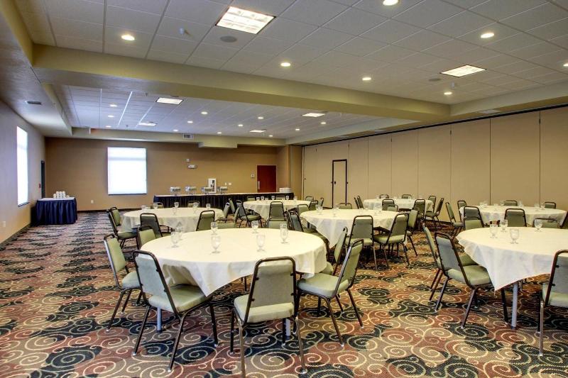 Cobblestone Inn & Suites - Bottineau image