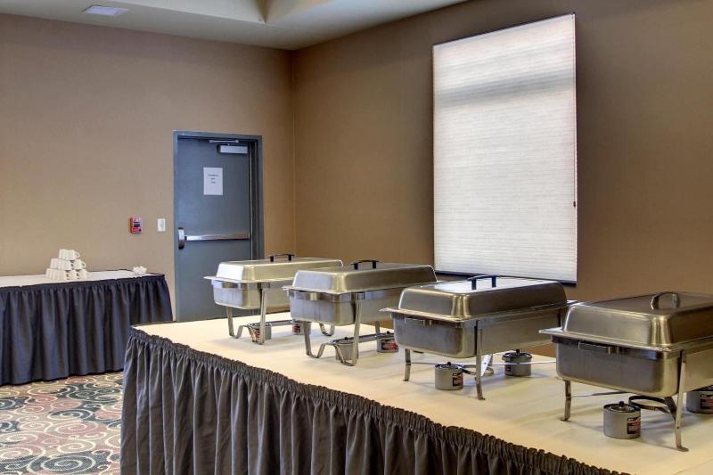 Cobblestone Inn & Suites - Bottineau image