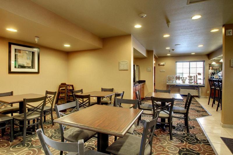 Cobblestone Inn & Suites - Bottineau image 5