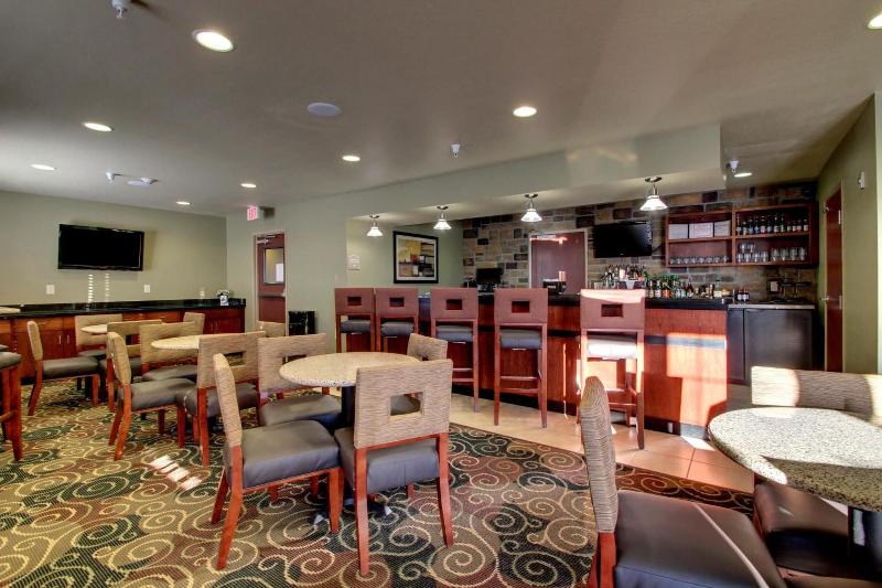 Cobblestone Inn & Suites - Bottineau image