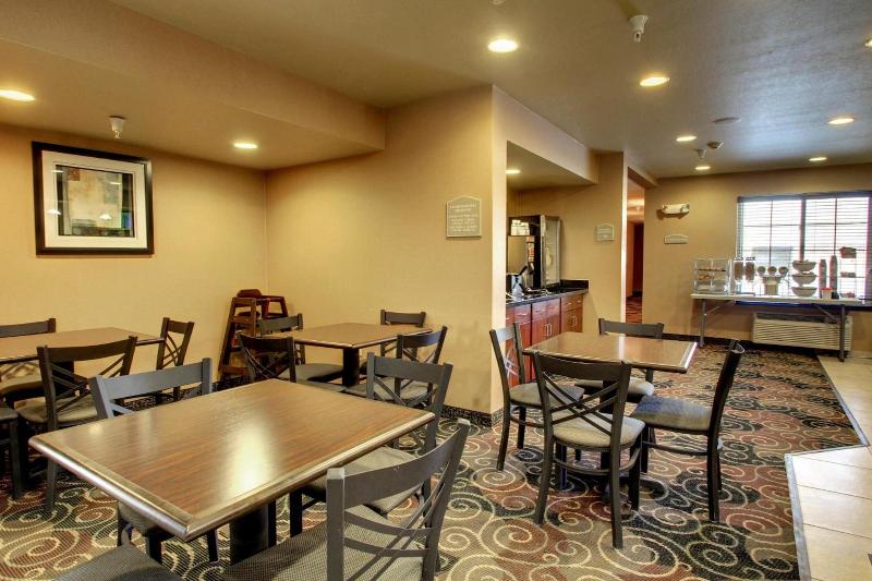 Cobblestone Inn & Suites - Bottineau image