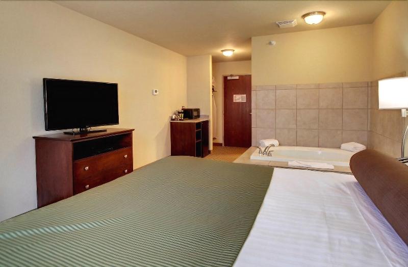 Cobblestone Inn & Suites - Bottineau image