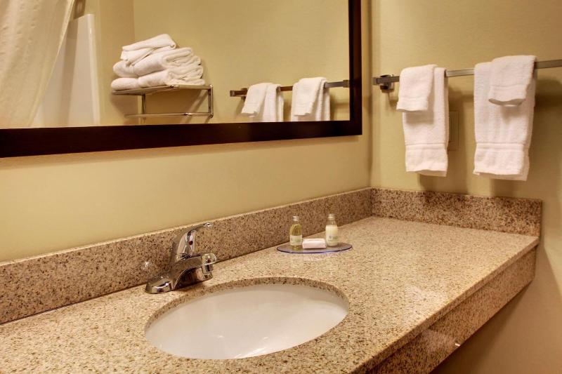 Cobblestone Inn & Suites - Bottineau image