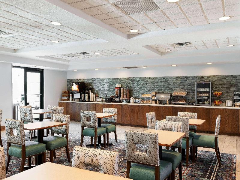 La Quinta Inn & Suites by Wyndham Omaha Airport