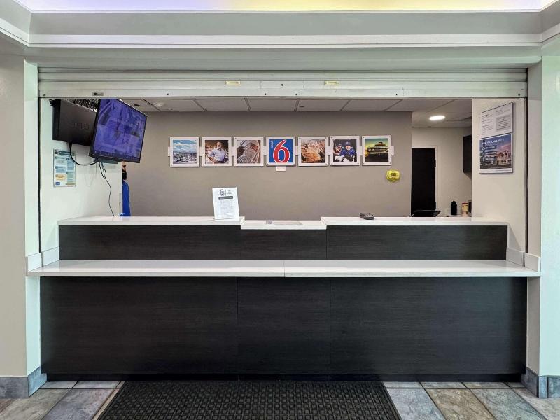 Motel 6 Joliet, Il - Chicago - I-55 image