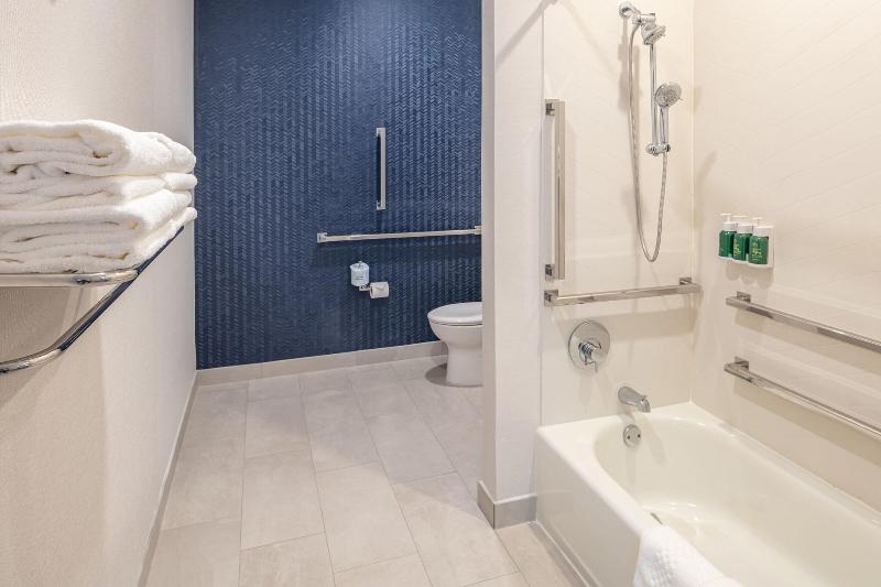 Fairfield Inn & Suites by Marriott Fort Worth Nort image
