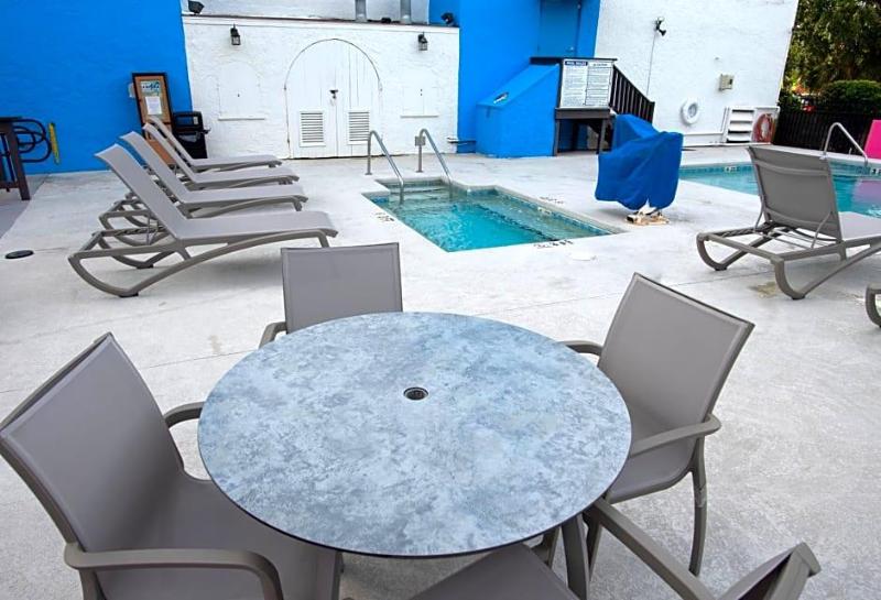 Aqua Beach Inn image
