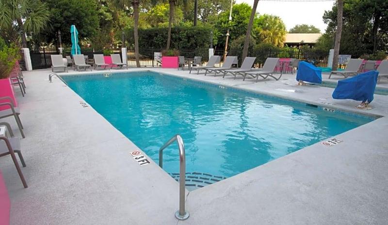 Aqua Beach Inn image