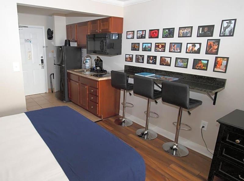 Aqua Beach Inn image