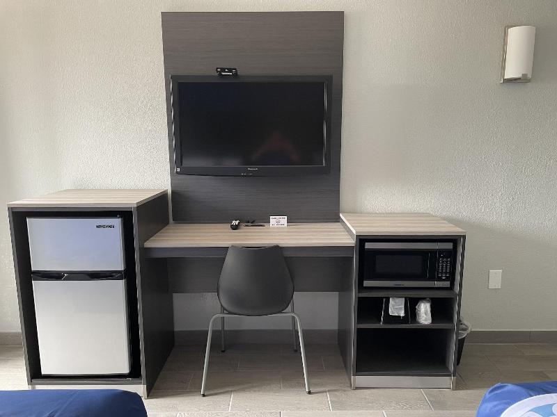 Executive Inn image