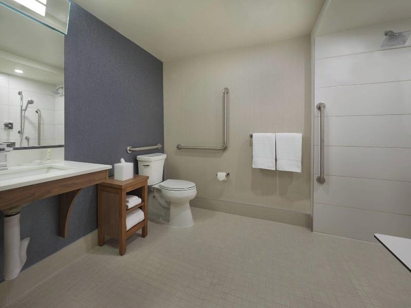 Courtyard By Marriott Oshawa image