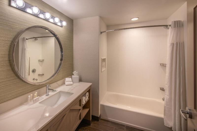 Courtyard By Marriott Jekyll Island image