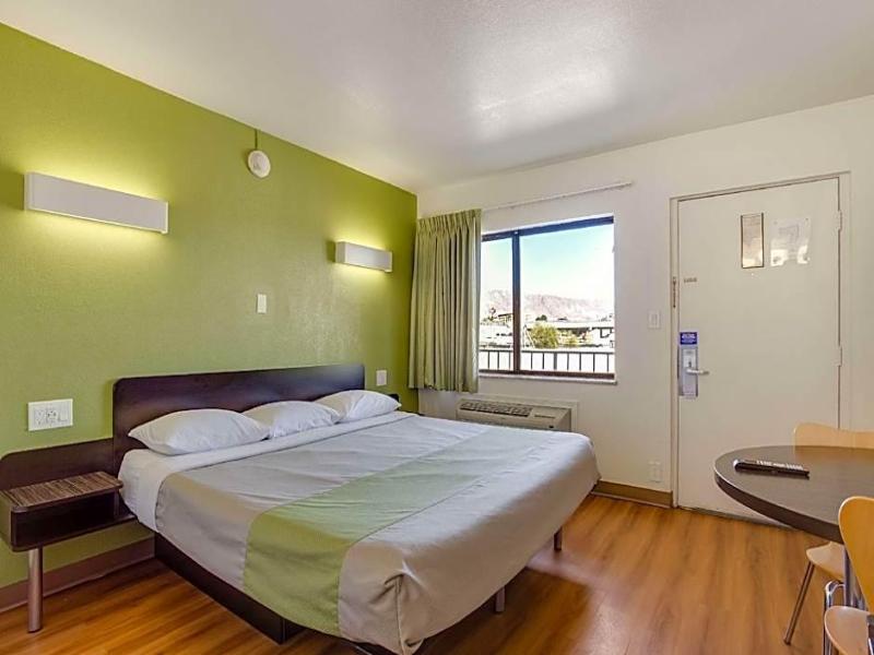 Motel 6 El Paso, TX - West image