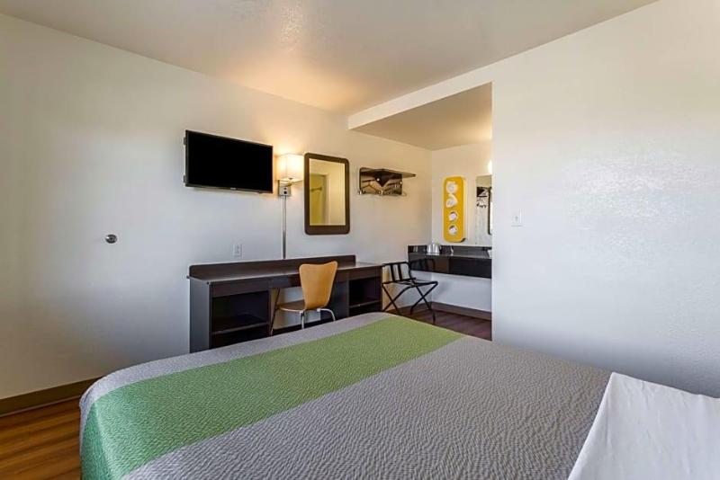 Studio 6 El Paso, TX - East image