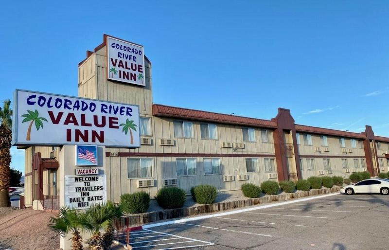 Travelers Inn — exterior view