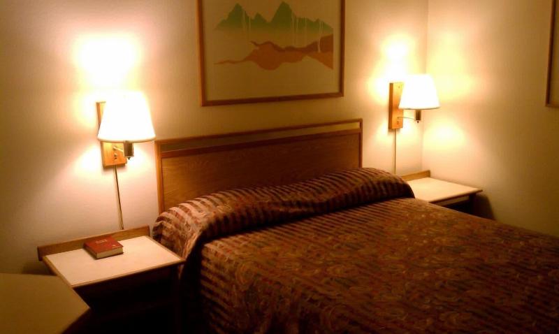 Travelers Inn image
