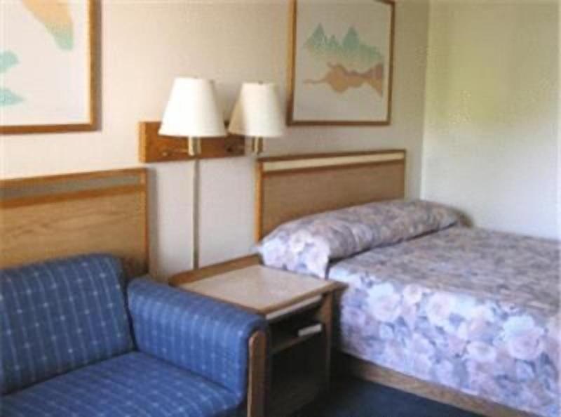 Travelers Inn image