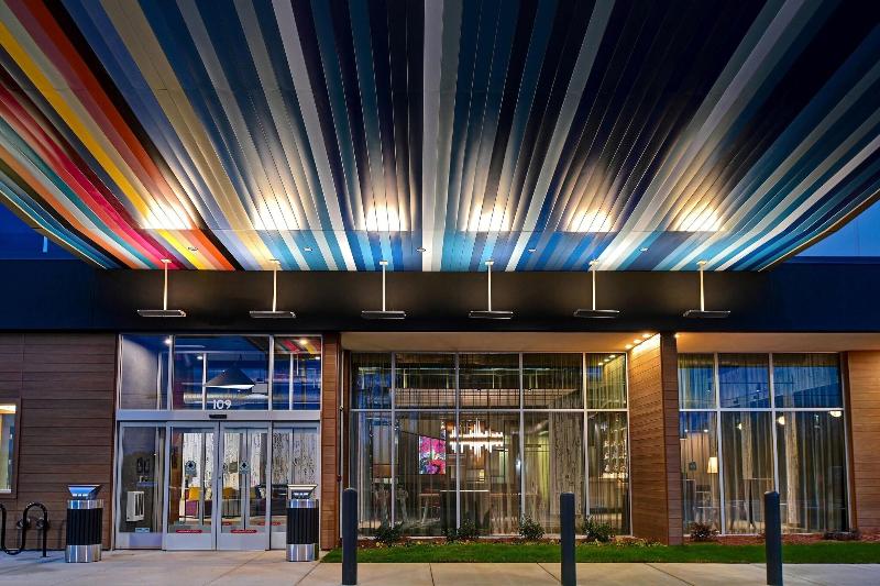 Aloft Mooresville image